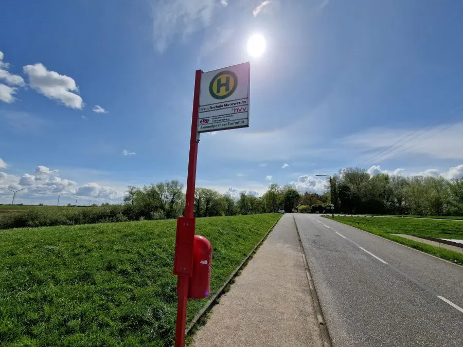 Busshållplats Freiluftschule Moorwerder, linje 351