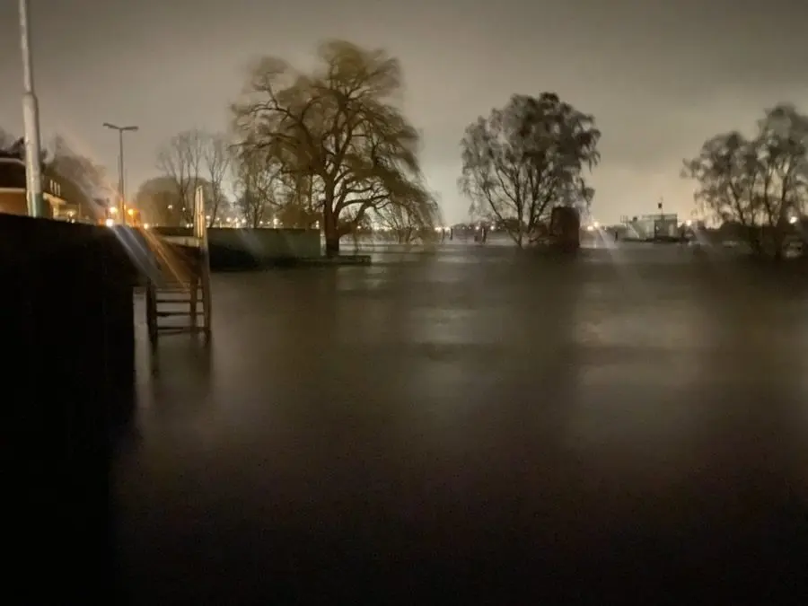 Flood at night. Where motorhomes stand in summer, the Elbe stands in winter.