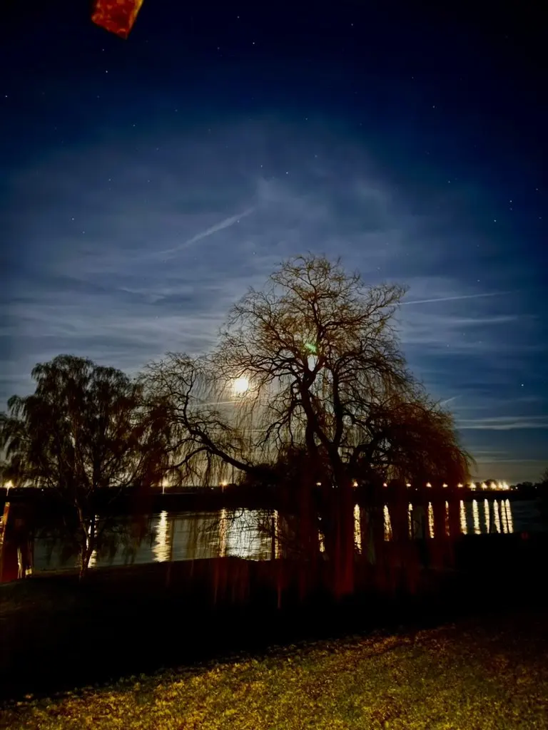 Noche de luna junto al Elba